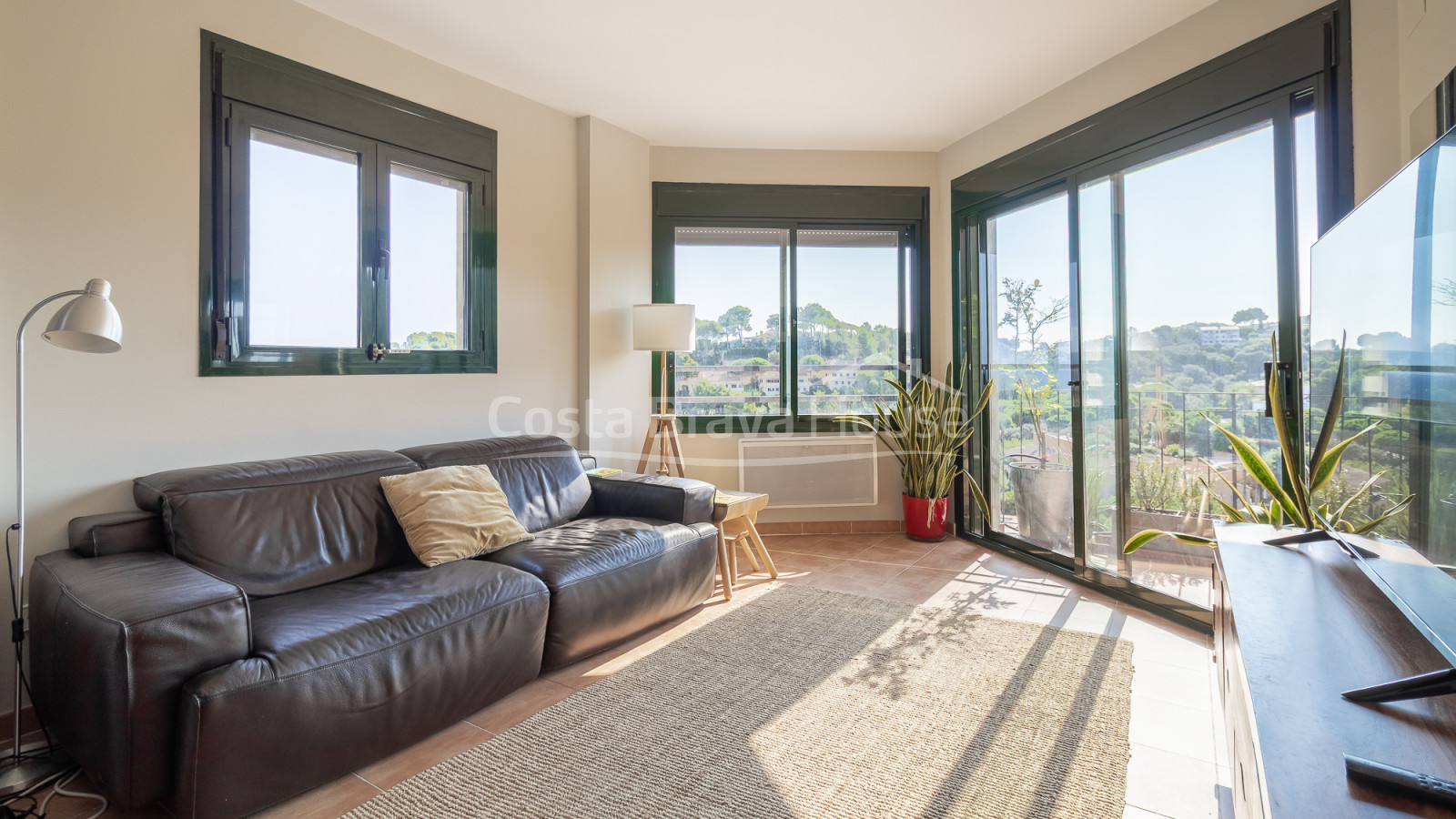 Ático con terraza, vistas al mar y licencia turística en venta en Begur