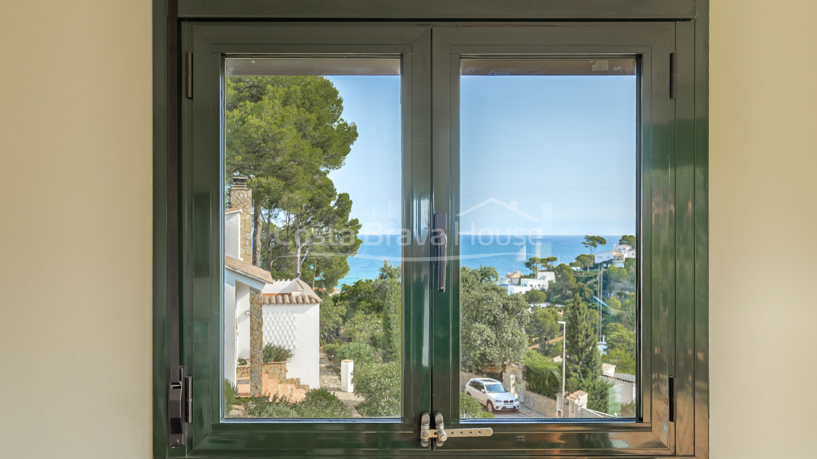 Ático con terraza, vistas al mar y licencia turística en venta en Begur
