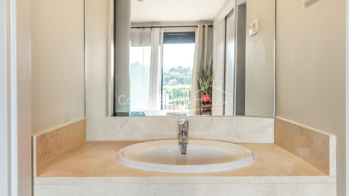 Ático con terraza, vistas al mar y licencia turística en venta en Begur