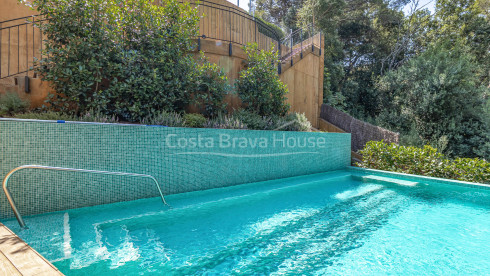 Ático con terraza, vistas al mar y licencia turística en venta en Begur