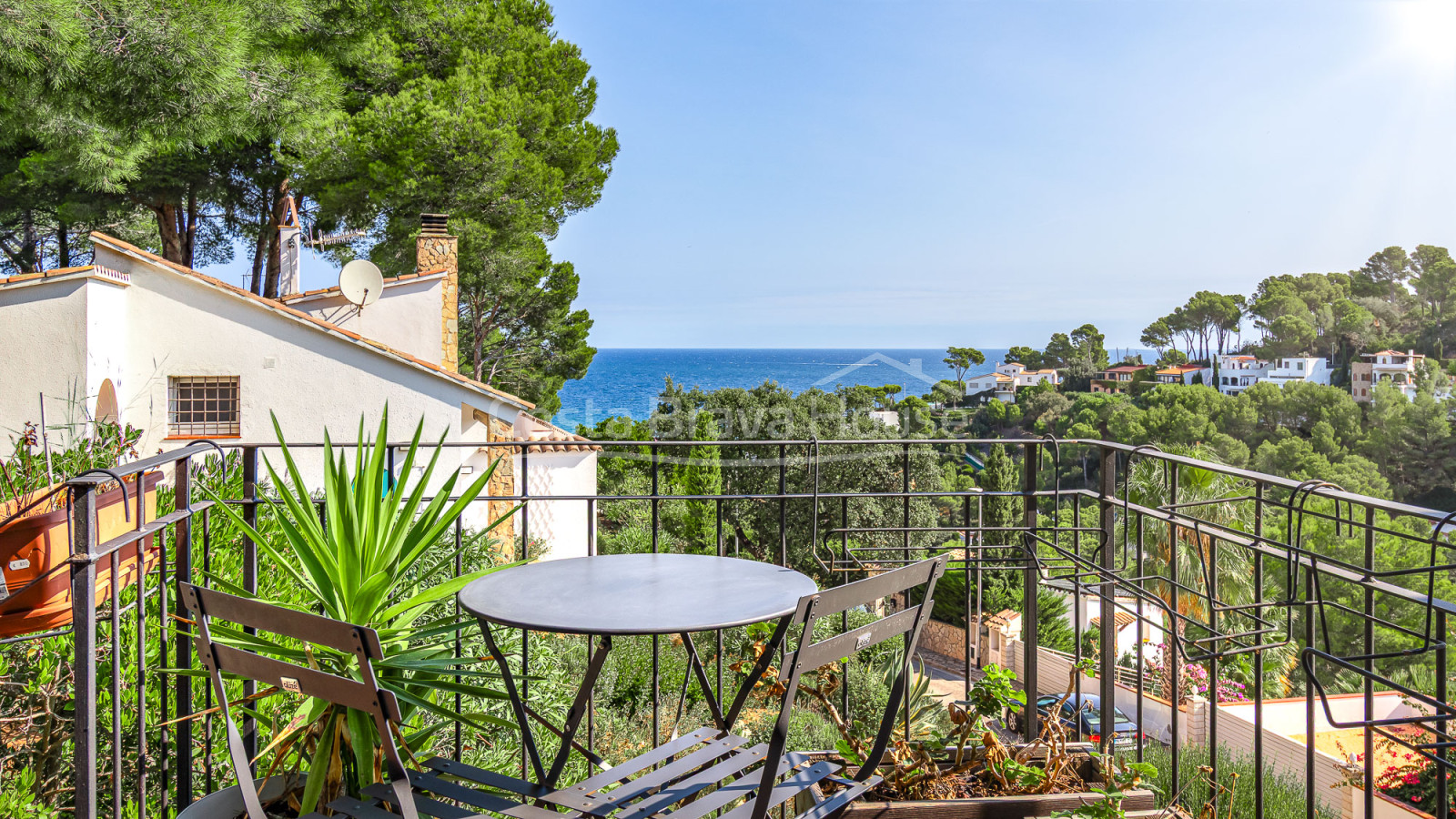 Ático con terraza, vistas al mar y licencia turística en venta en Begur
