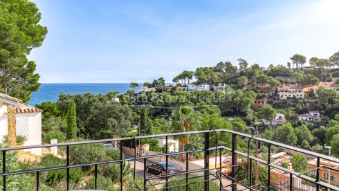 Penthouse avec terrasse, vue sur la mer et licence touristique à vendre à Begur
