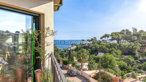 Ático con terraza, vistas al mar y licencia turística en venta en Begur