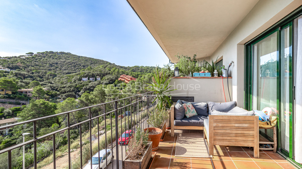 Ático con terraza, vistas al mar y licencia turística en venta en Begur