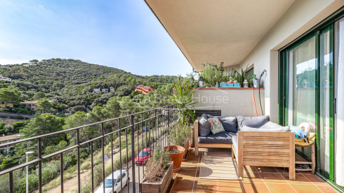 Penthouse avec terrasse, vue sur la mer et licence touristique à vendre à Begur