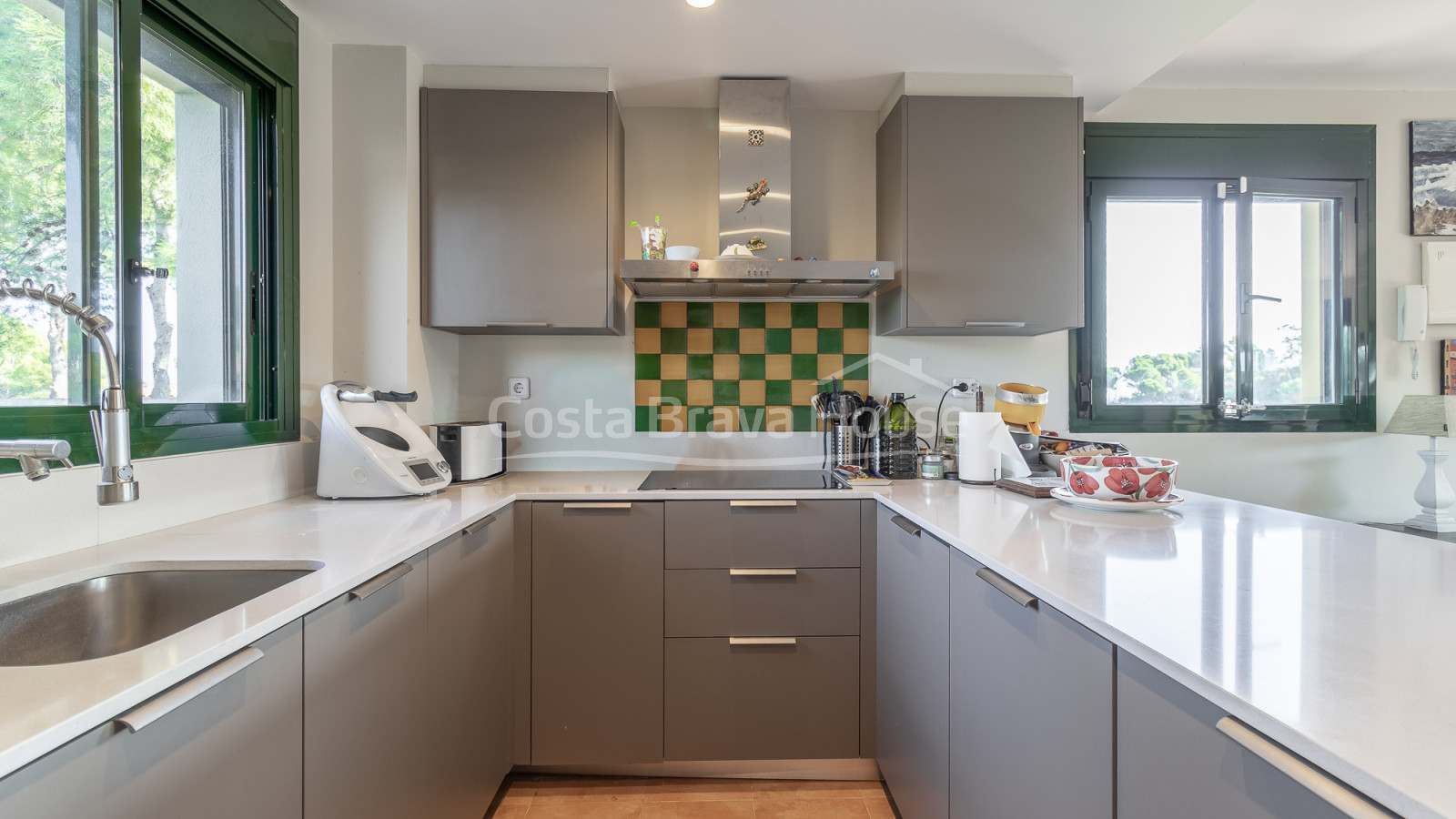 Ático con terraza, vistas al mar y licencia turística en venta en Begur