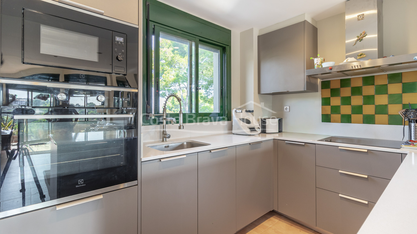 Ático con terraza, vistas al mar y licencia turística en venta en Begur