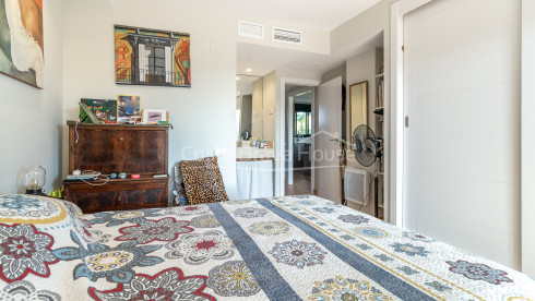 Ático con terraza, vistas al mar y licencia turística en venta en Begur