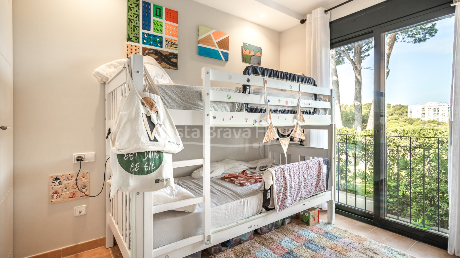 Ático con terraza, vistas al mar y licencia turística en venta en Begur