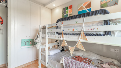 Penthouse with terrace, sea views and tourist license for sale in Begur