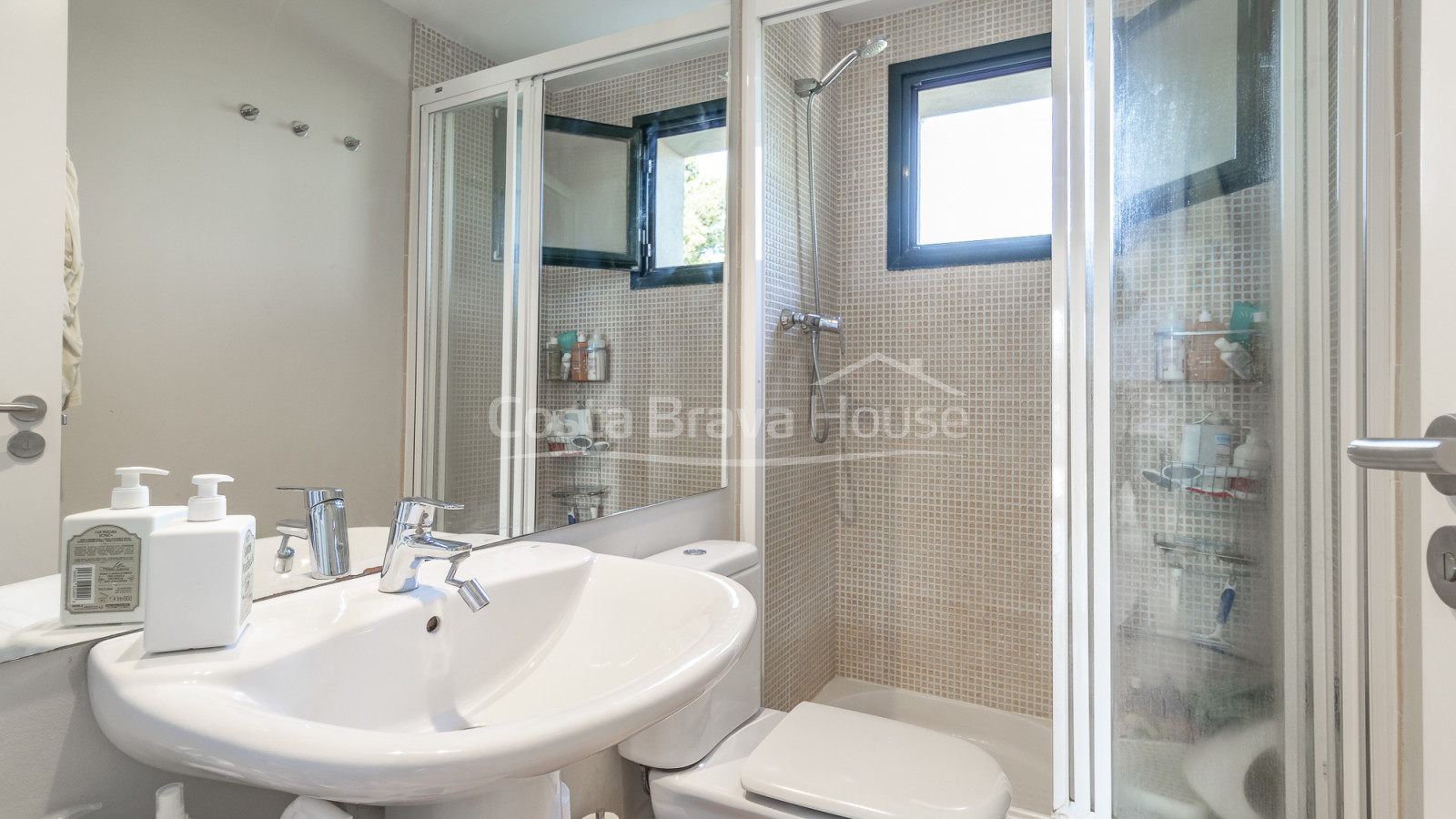Penthouse avec terrasse, vue sur la mer et licence touristique à vendre à Begur