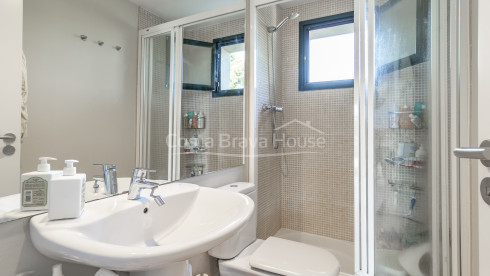 Penthouse avec terrasse, vue sur la mer et licence touristique à vendre à Begur