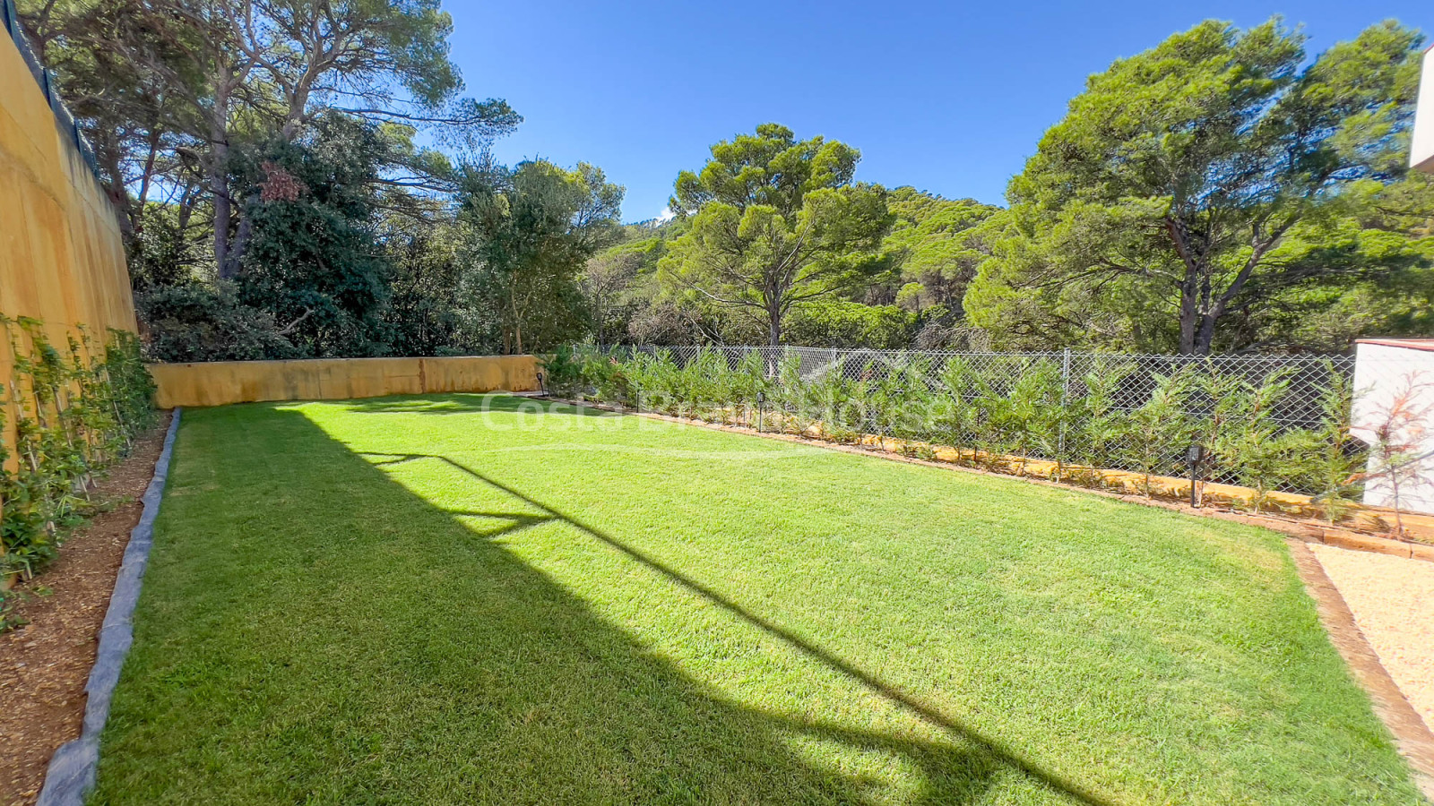 Ático con terraza, vistas al mar y licencia turística en venta en Begur