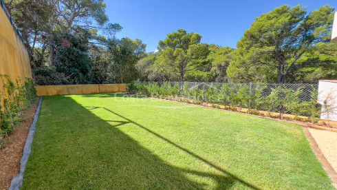 Penthouse with terrace, sea views and tourist license for sale in Begur