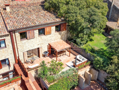 Casa rehabilitada con diseño moderno y acabados premium en venta en Esclanyà