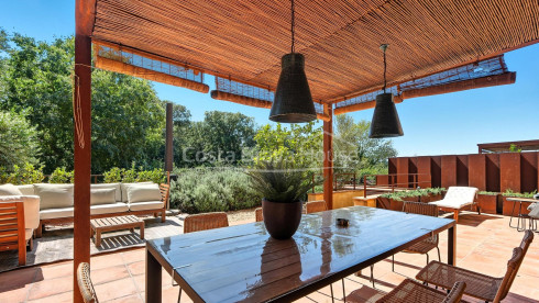 Casa en venda a Esclanyà amb disseny modern i pedra original