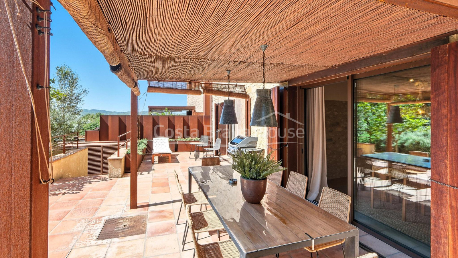 Casa en venda a Esclanyà amb disseny modern i pedra original