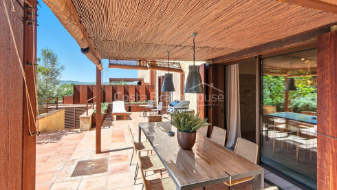 Casa en venda a Esclanyà amb disseny modern i pedra original
