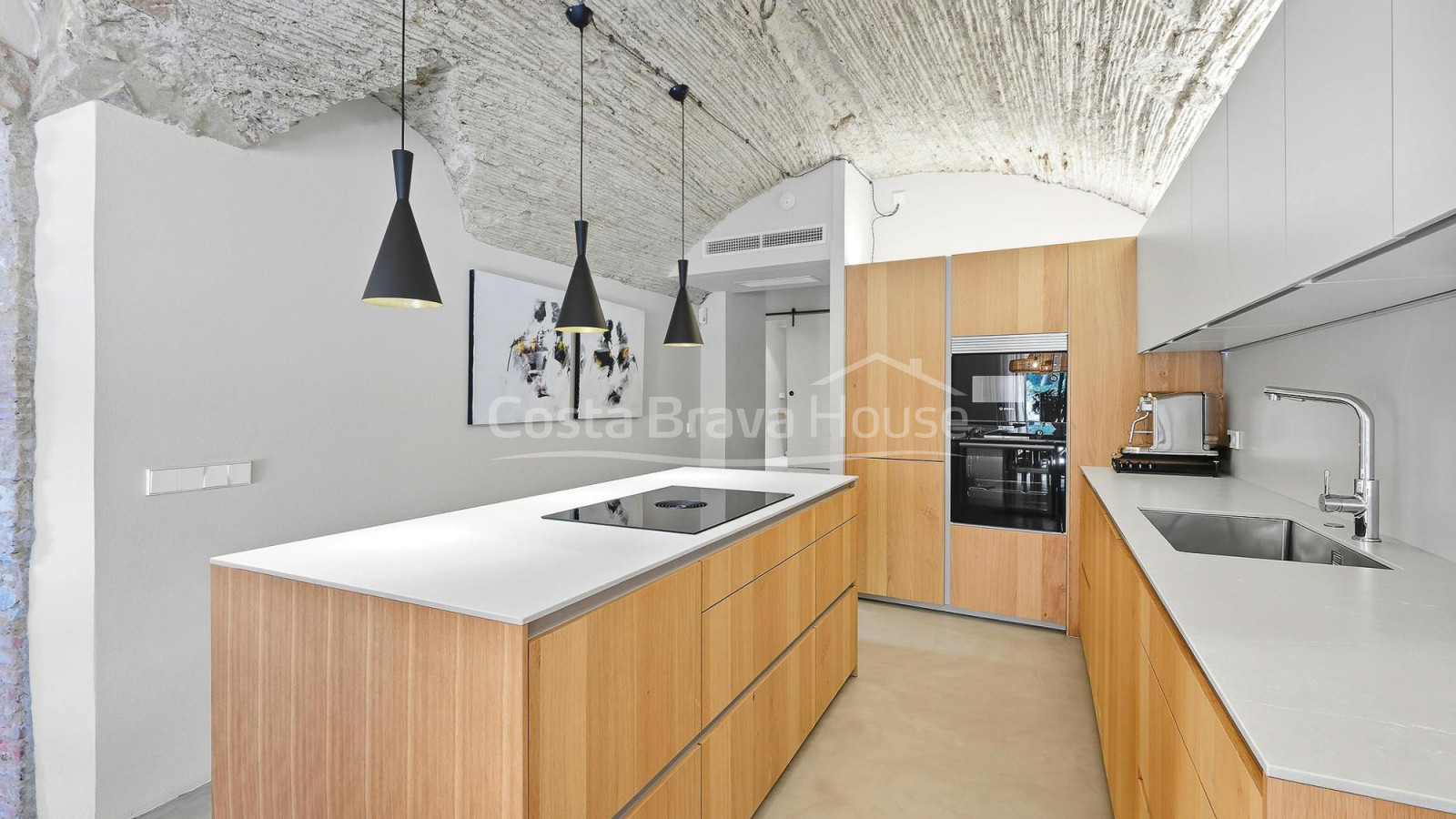 Casa en venda a Esclanyà amb disseny modern i pedra original
