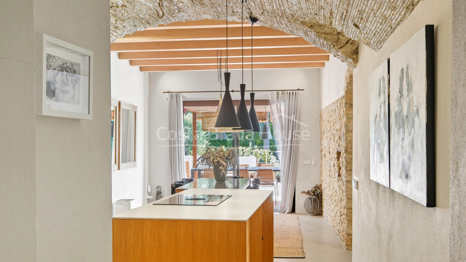 Casa en venda a Esclanyà amb disseny modern i pedra original