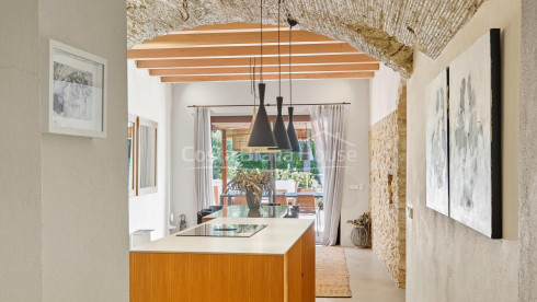 Casa en venda a Esclanyà amb disseny modern i pedra original