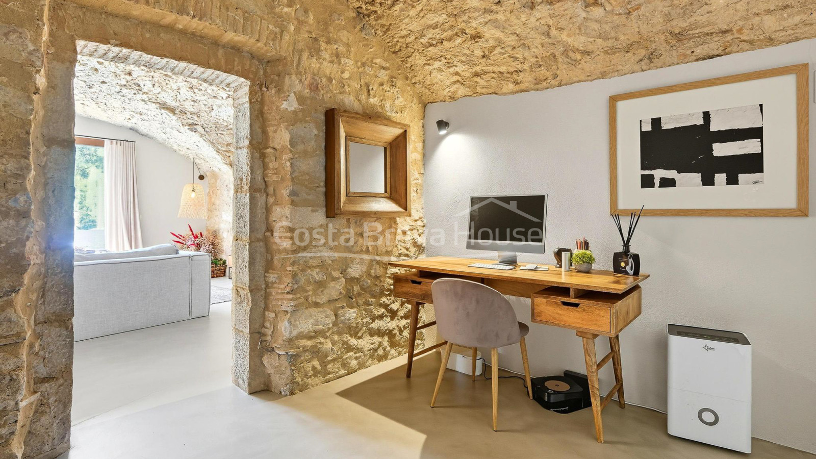 Casa en venda a Esclanyà amb disseny modern i pedra original