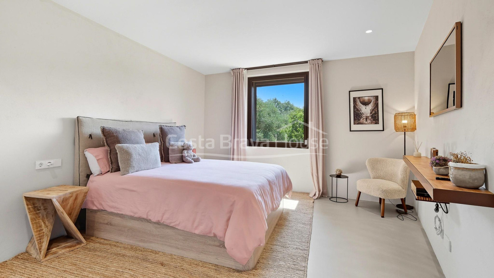 Casa en venda a Esclanyà amb disseny modern i pedra original