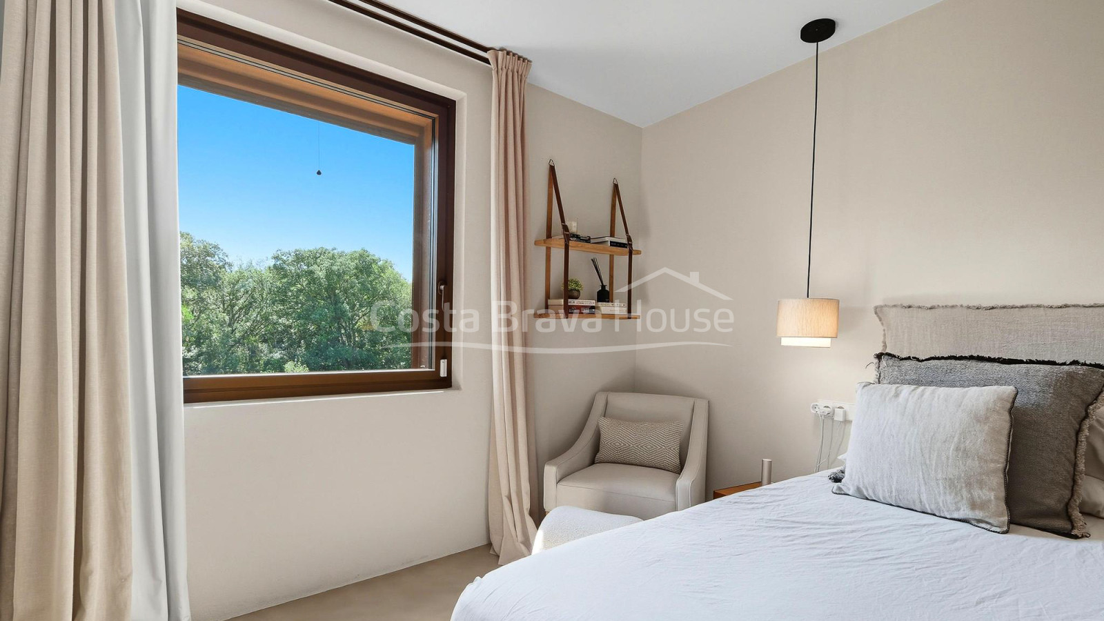 Casa en venda a Esclanyà amb disseny modern i pedra original