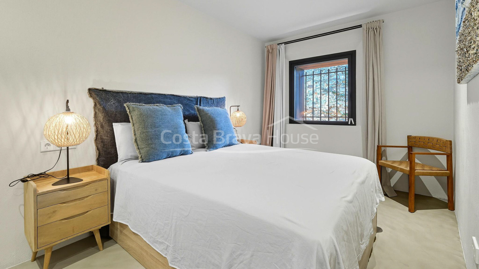 Casa en venta en Esclanyà con diseño moderno y piedra original