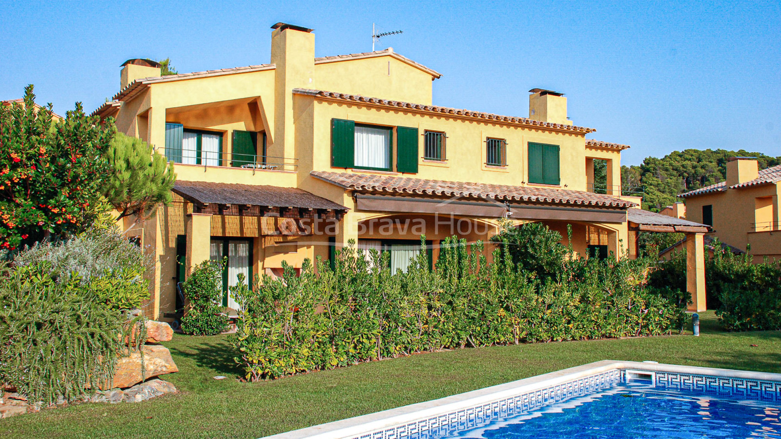House with private garden and communal pool for sale in Llafranc