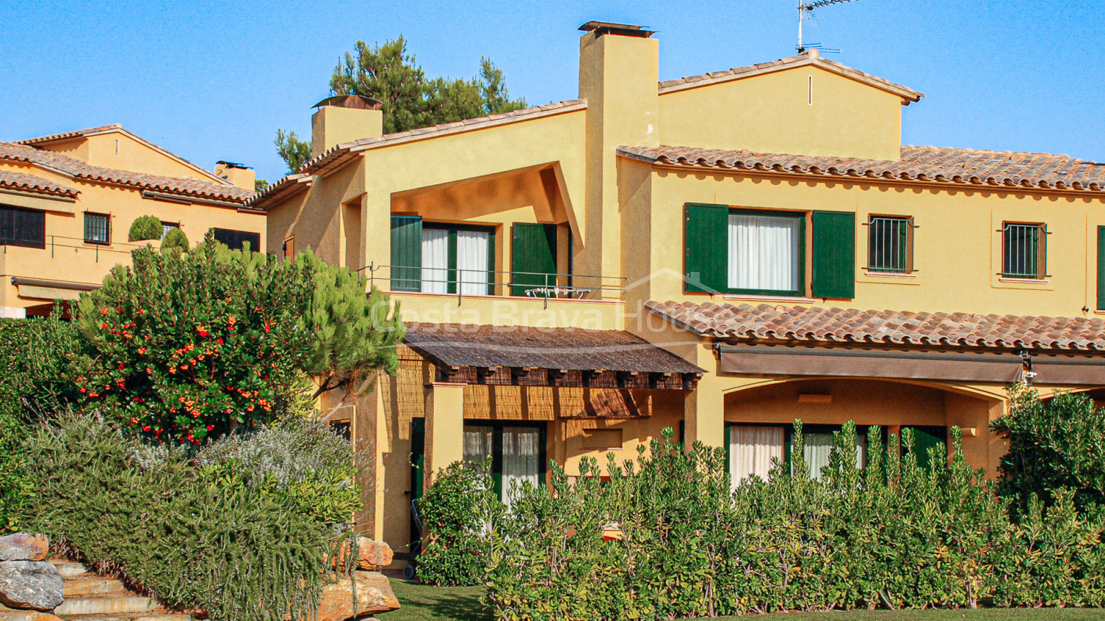 House with private garden and communal pool for sale in Llafranc