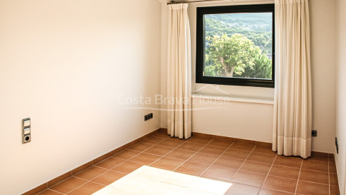 House with private garden and communal pool for sale in Llafranc
