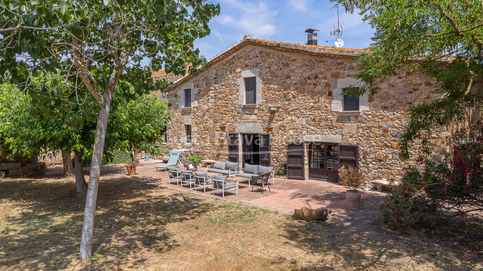 Historisch landhuis (masia) te koop in Llagostera, tussen Girona en de Costa Brava