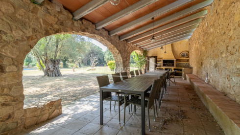 Masia històrica en venda a Llagostera entre Girona i la Costa Brava