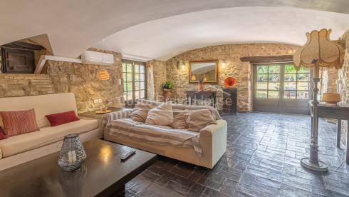 Masia històrica en venda a Llagostera entre Girona i la Costa Brava