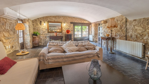 Historisch landhuis (masia) te koop in Llagostera, tussen Girona en de Costa Brava