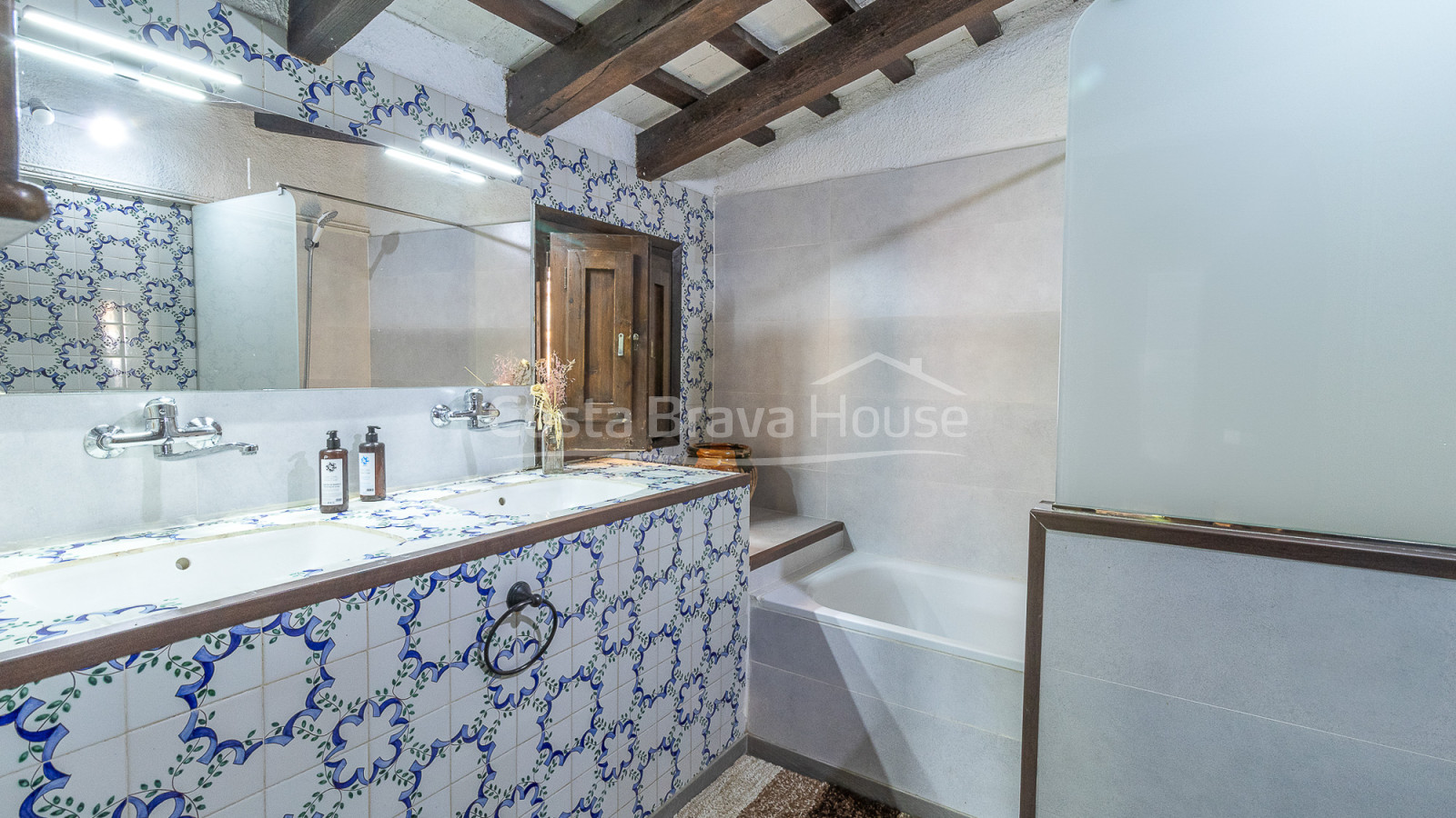Historisch landhuis (masia) te koop in Llagostera, tussen Girona en de Costa Brava