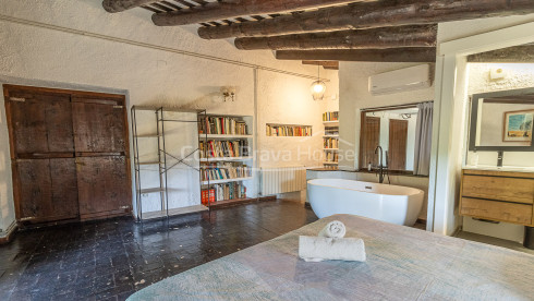 Masia històrica en venda a Llagostera entre Girona i la Costa Brava