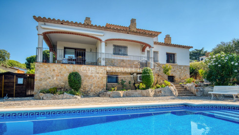 Villa for sale in Sant Antoni de Calonge with private pool and garden