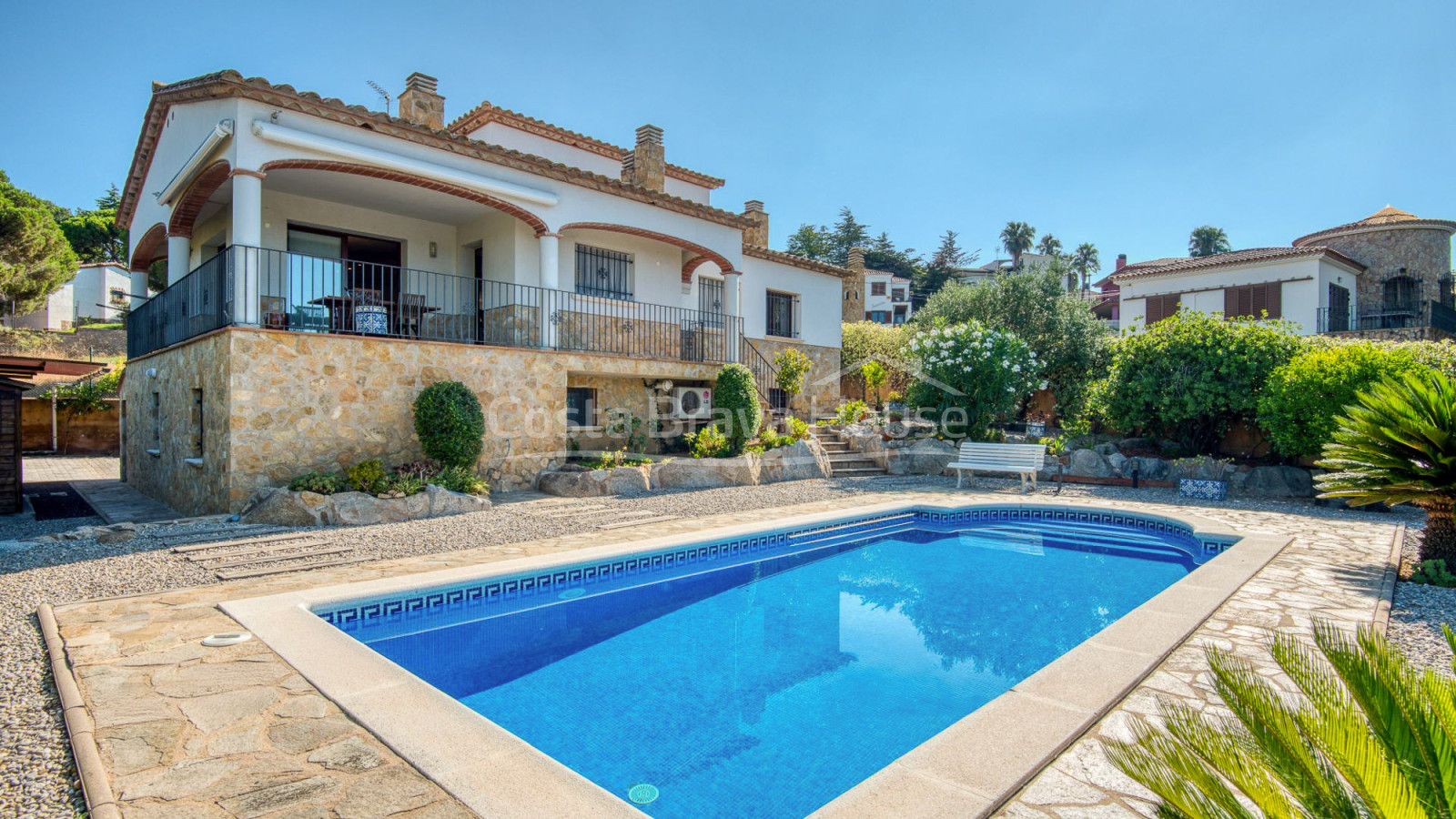 Villa en venta en Sant Antoni de Calonge con piscina y jardín privado