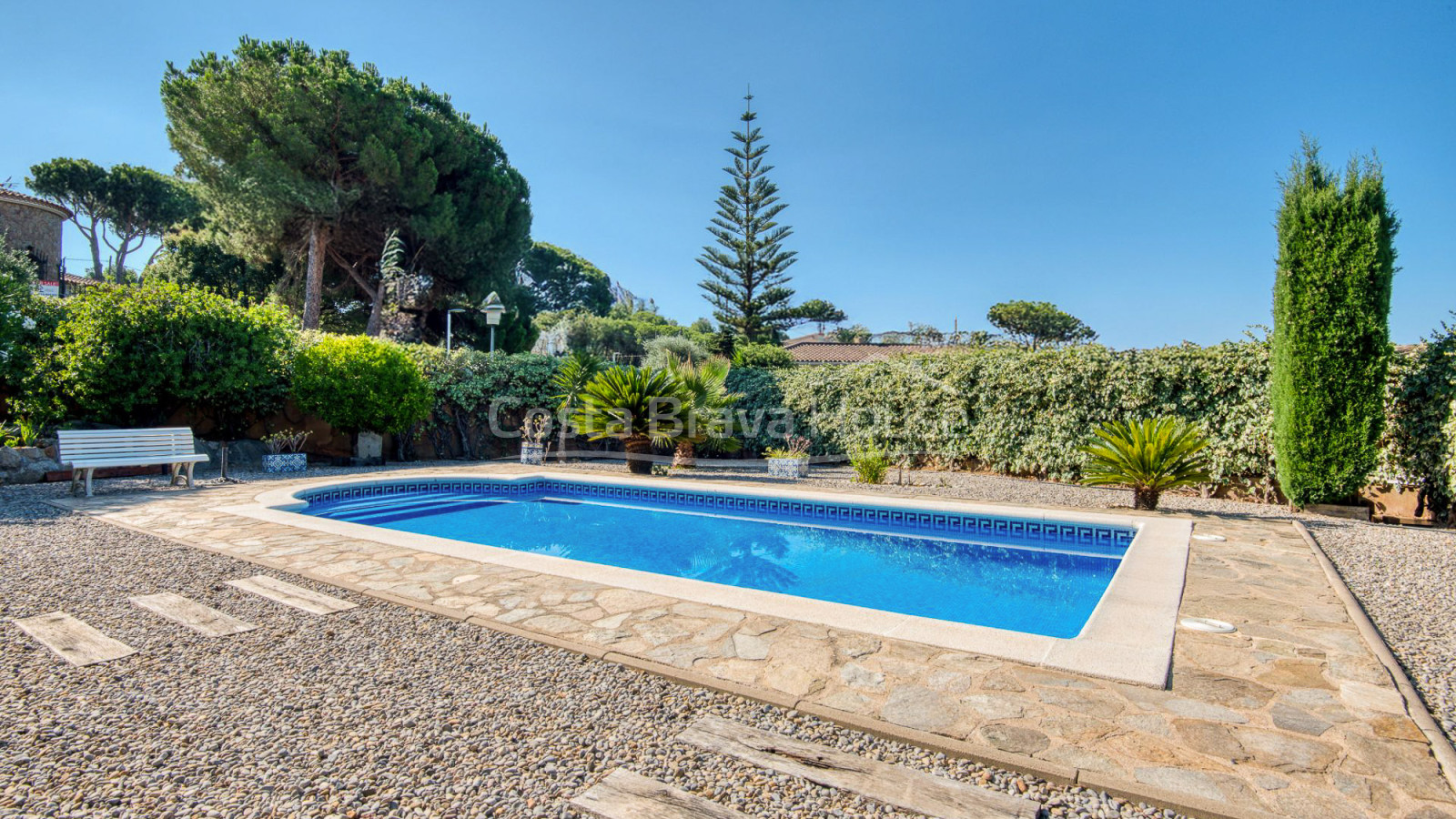 Villa for sale in Sant Antoni de Calonge with private pool and garden