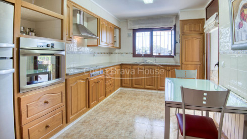 Villa for sale in Sant Antoni de Calonge with private pool and garden