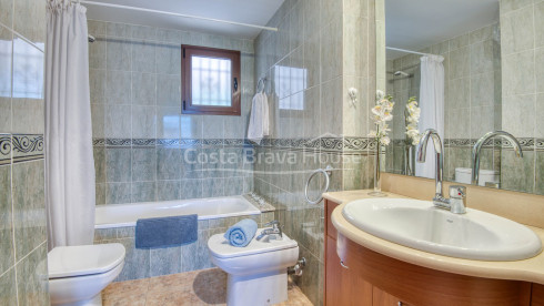 Villa for sale in Sant Antoni de Calonge with private pool and garden