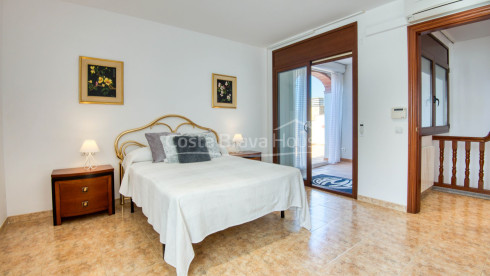 Villa for sale in Sant Antoni de Calonge with private pool and garden