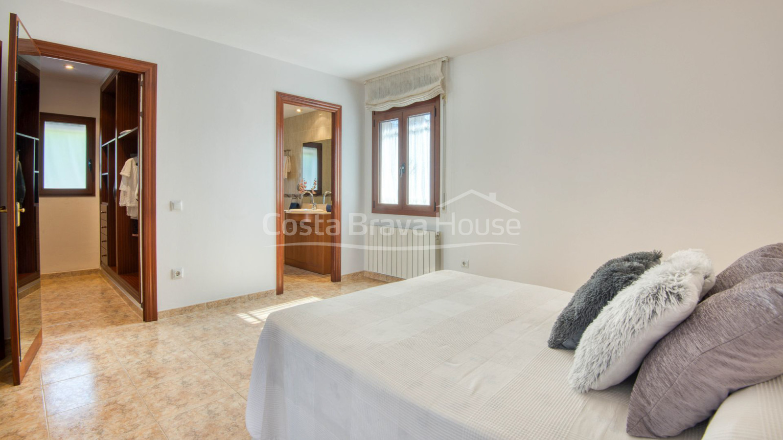 Villa for sale in Sant Antoni de Calonge with private pool and garden