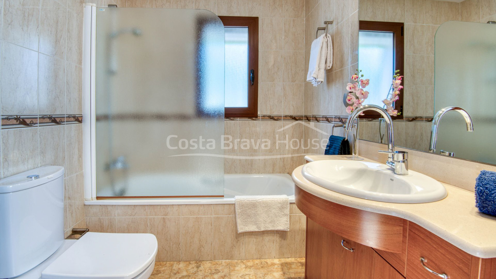 Villa for sale in Sant Antoni de Calonge with private pool and garden