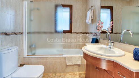 Villa for sale in Sant Antoni de Calonge with private pool and garden