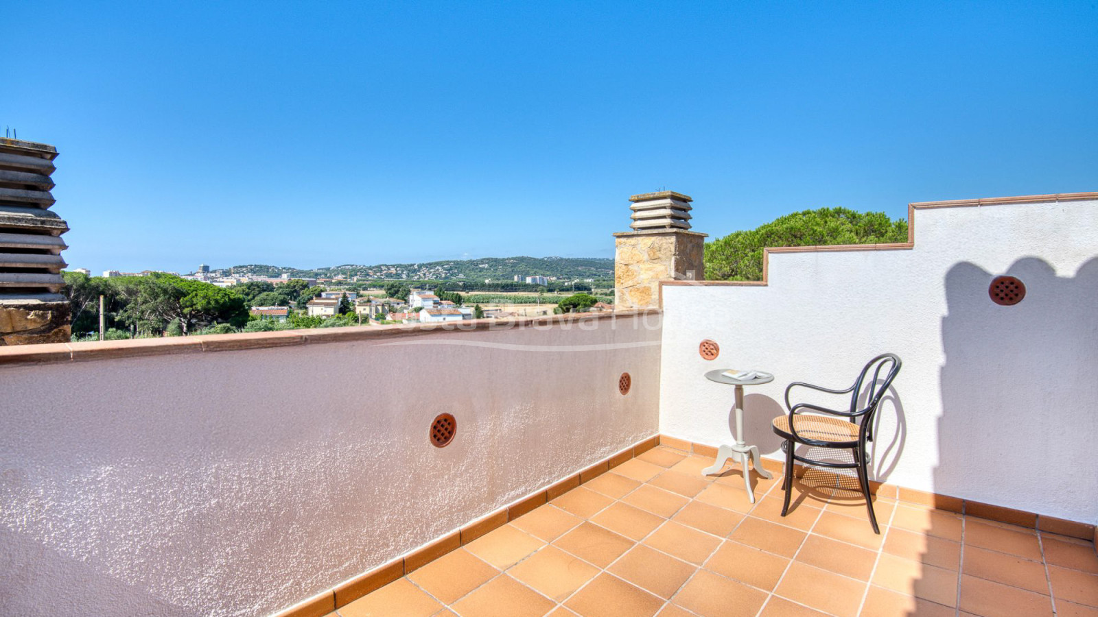 Villa for sale in Sant Antoni de Calonge with private pool and garden