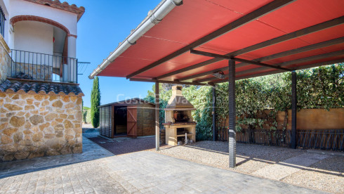 Villa for sale in Sant Antoni de Calonge with private pool and garden