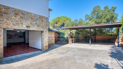Villa for sale in Sant Antoni de Calonge with private pool and garden